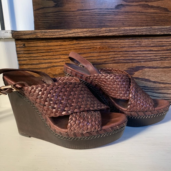 Vince Camuto Signature wedge - Picture 2 of 3